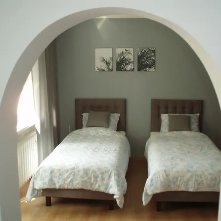 Budget Apartment *